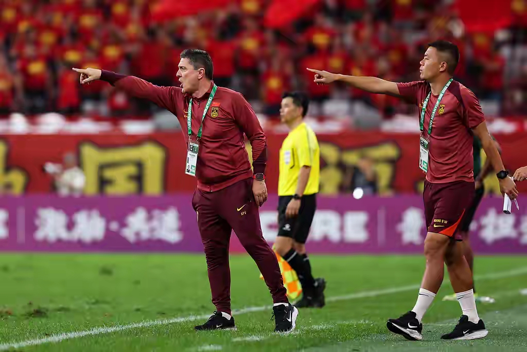 国际比赛日广东宏远备战西甲，主帅复盘细节曝光，震撼外界，临场指挥获称赞的简单介绍